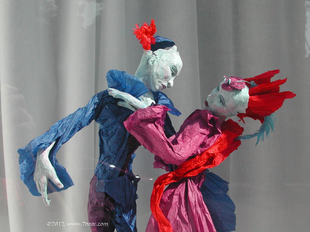 Figurenpaar, 62 cm<br>Gewebe, Papier, Draht