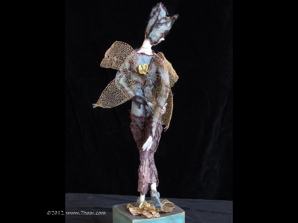 Figur auf Sockel<br>R&uuml;ckansicht