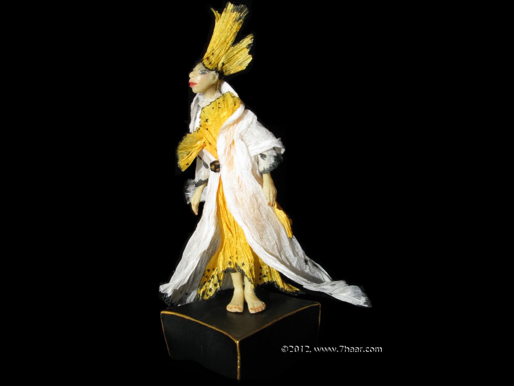 Figur auf Sockel, 23 cm<br>Wachs, Papier, Draht, Gips